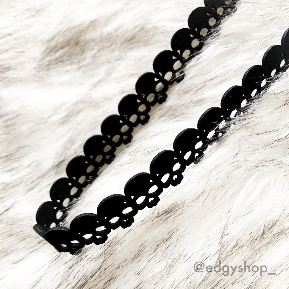 Faux Suede Skull Chain Choker - Picture 3 of 4
